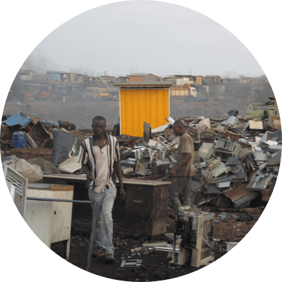 西非迦納的電子垃圾拆解場。出自Marlenenapoli。